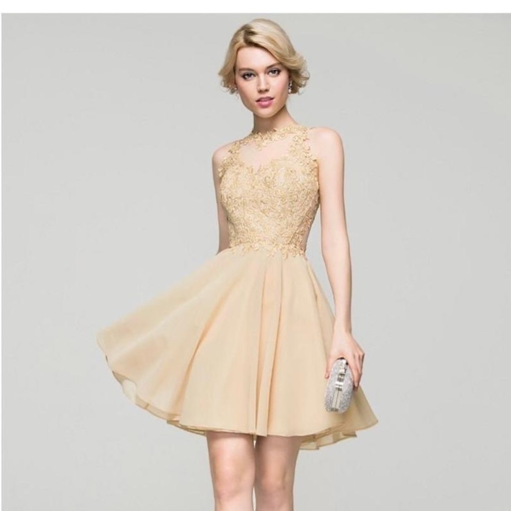 A-Line/ Princess Scoop
Neck Short/ Mini Chiffon
Homecoming